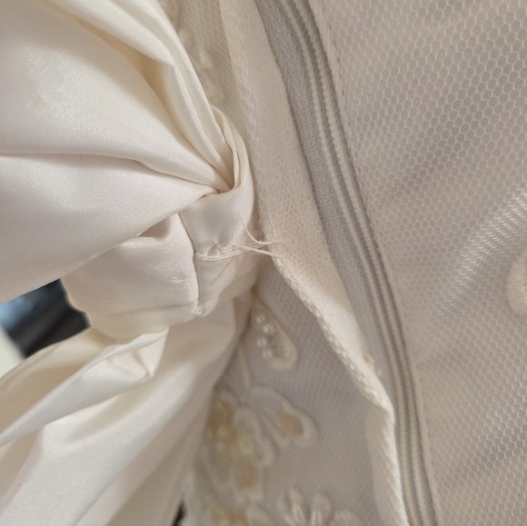 Vintage Alfred Angelo Classic Off the Shoulder Wedding Dress Size 4-6? - Picture 12 of 13